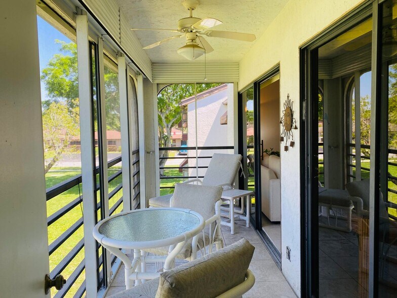 Building Photo - 5040 Rose Hill Dr