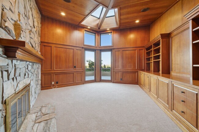Building Photo - 21 Deer Oaks Ct
