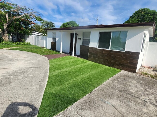 Building Photo - 1754 NE 48th Ct