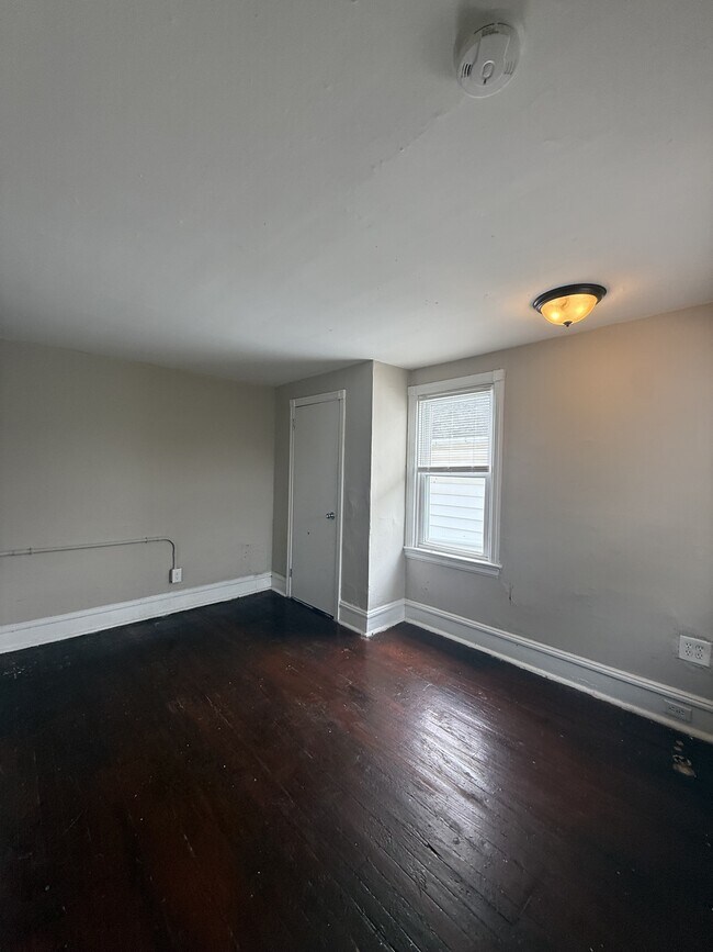 Building Photo - 272 Maple Ave