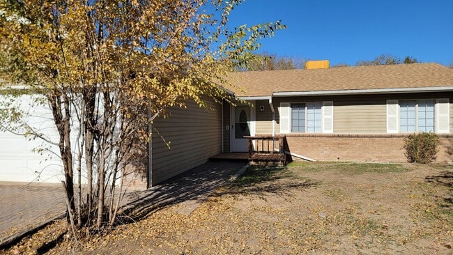 Building Photo - Charming 3 Bedroom, 2 Bath Home in Orchard Mesa – Spacious Yard & Garage!