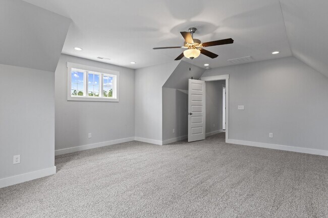 Building Photo - 318 Holbrook Ln