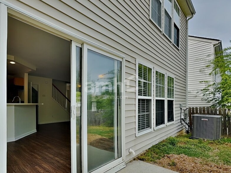 Building Photo - 2002 Gushing Dr