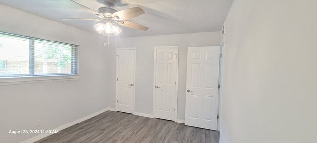 Building Photo - GROUND LEVEL UPDATED COLONIAL PARK CONDO