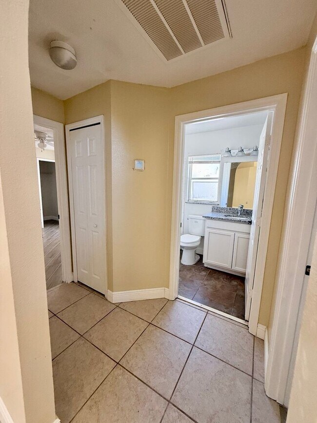 Building Photo - ?North Lakeland Gem – Private Single-Famil...