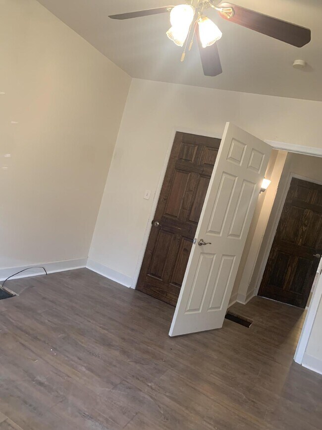 Building Photo - Charming 1-Bedroom Apartment with Hardwood Floors in York, PA!
