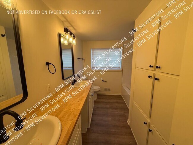 Building Photo - 5681 Skylite Ln