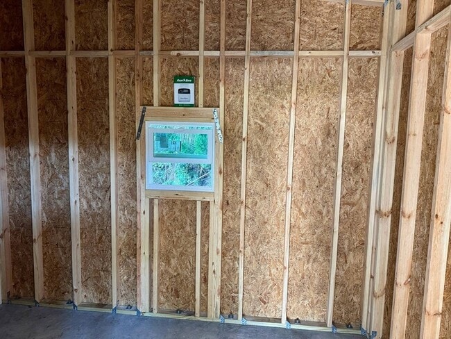 Building Photo - 843 E Colonial Cir