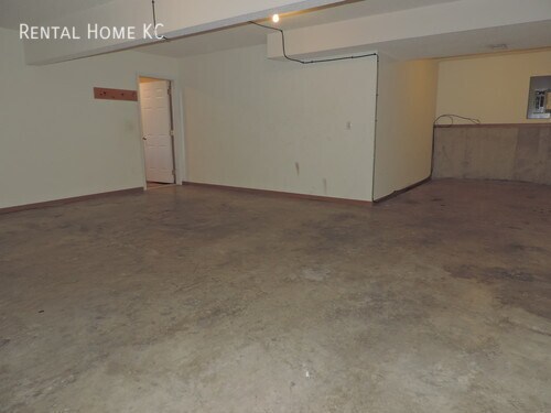 Building Photo - 2-bedroom Townhouse with Double Garage #11228