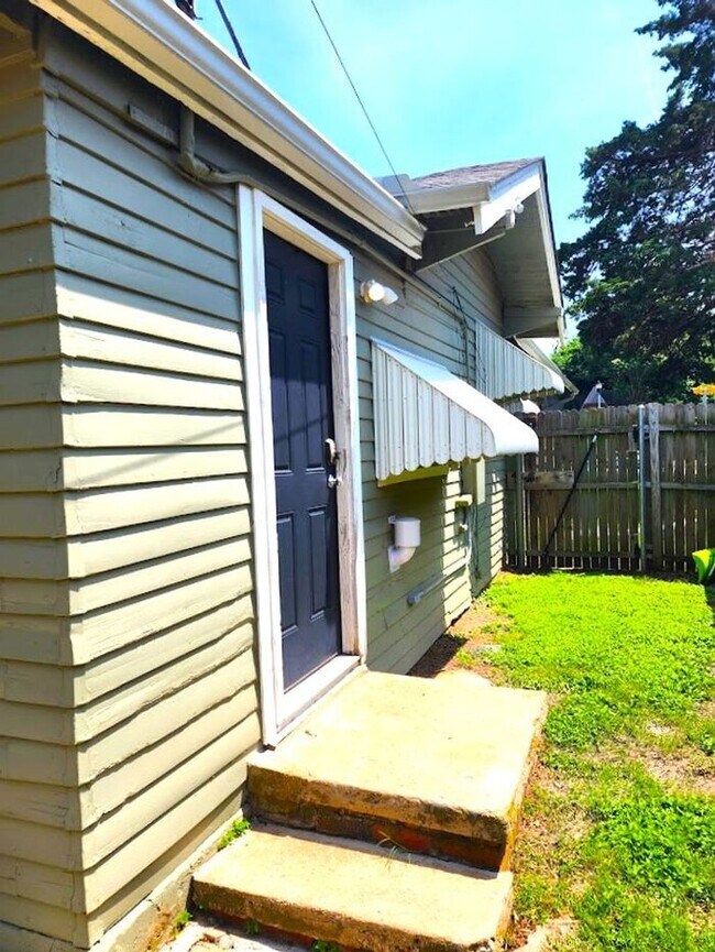 Building Photo - 3 Bed 1 Bath & Covered Parking in YOUNGS ENGLEWOOD ADD NW OKC