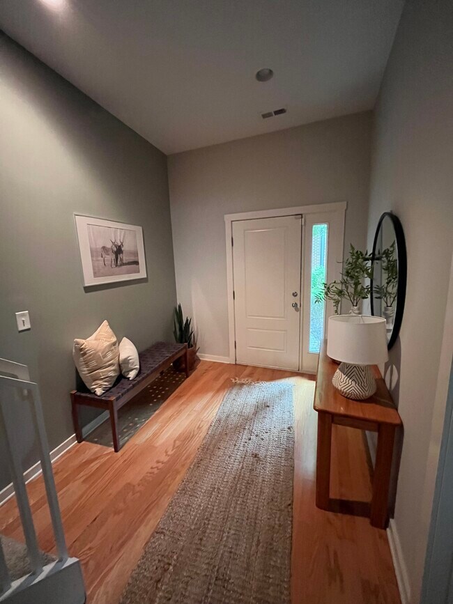 Entry - 1021 S Wall St