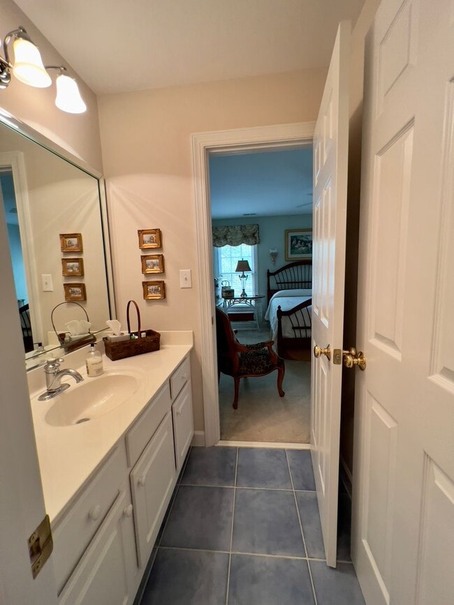 Building Photo - Stunning 5 bedroom 3 bath Carrboro Home with Fenced Yard and Hot Tub!