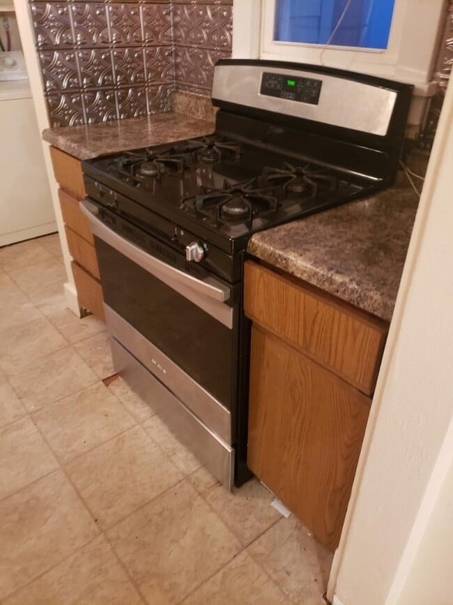 Building Photo - 829 Fulton Ave