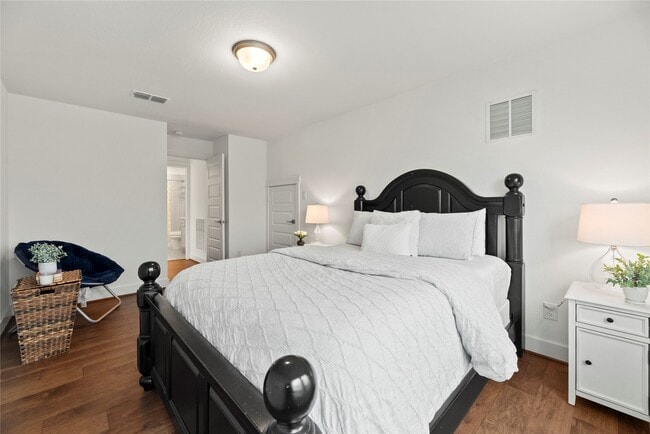 Building Photo - 3503 Kensington Gdns Ln