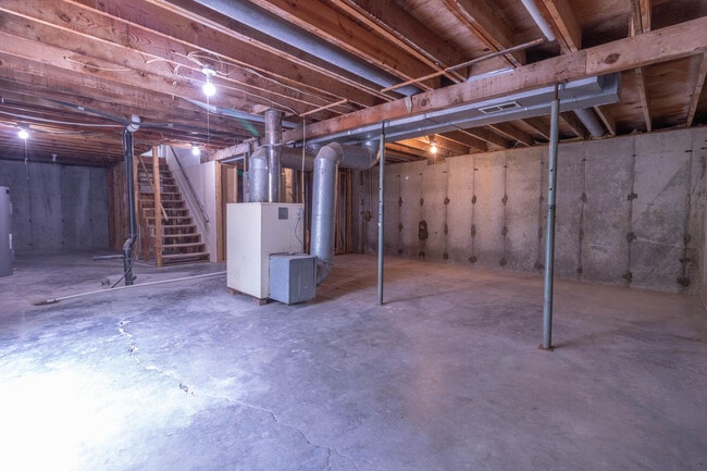 Building Photo - 5714 N Maple Ct