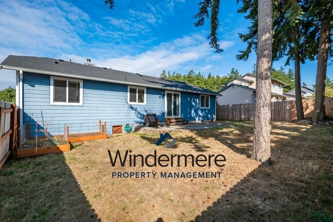 Building Photo - 3 Bedroom/2 Bath with garage home (Pet Neg...