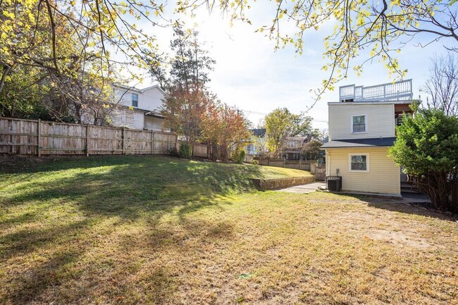 Building Photo - Amazing Anacostia 3 Bedroom with Parking I...