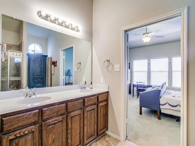 Building Photo - 9744 Water Tree Dr