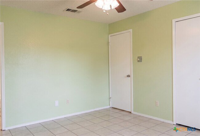 Building Photo - 2404 Fieldstone Dr