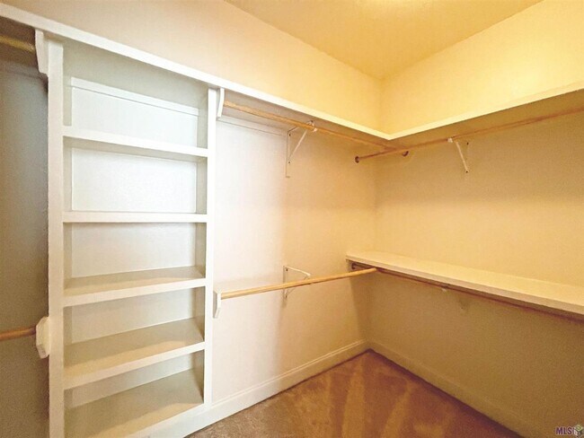 Building Photo - 3 Bedroom House in Gated Community| Community Pool