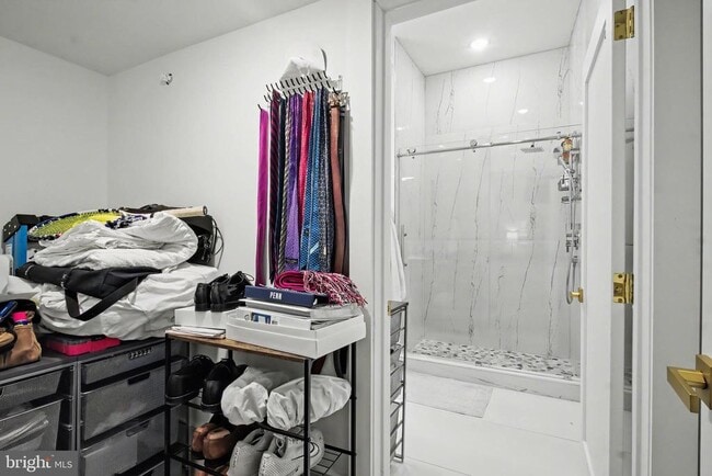 Building Photo - 1824 Chestnut St