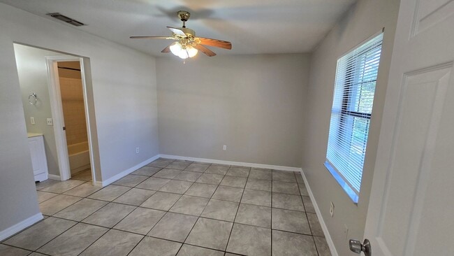 Building Photo - 3 Bed, 2 Bath, 1 Car garage.