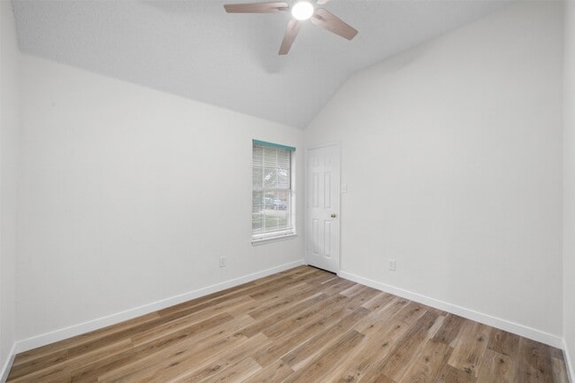 Building Photo - 3841 Pine Valley Dr