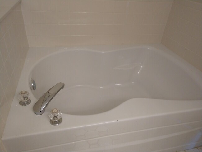 Building Photo - 246 Riverwalk Way