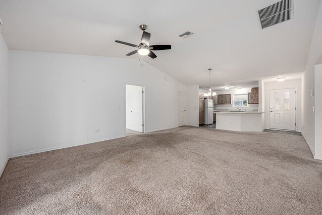 Building Photo - 1329 Paradise Dr