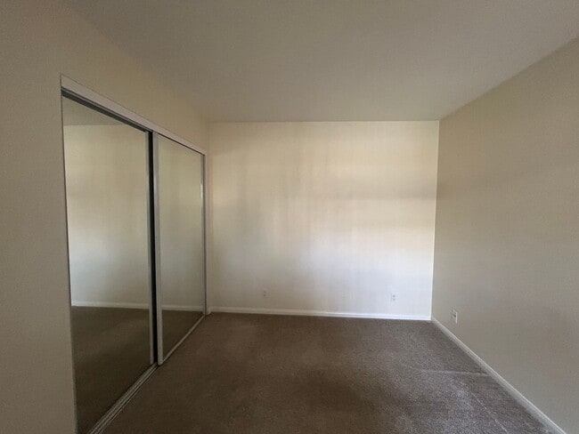 Building Photo - Alpine Glen Place