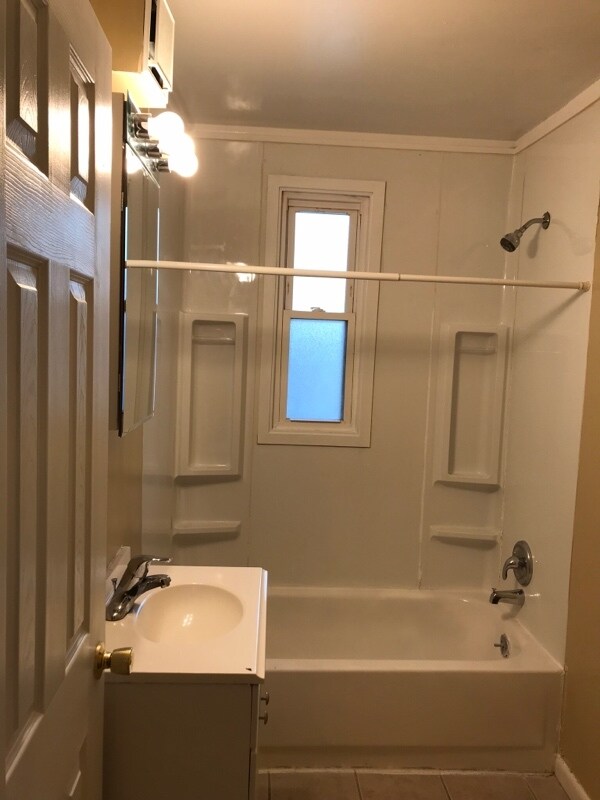 Building Photo - 608 Walnut St