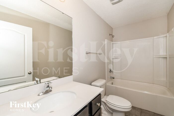 Building Photo - 15612 Mason Lakes Dr