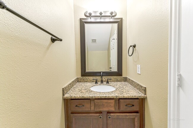 Building Photo - 18318 W Williams Bend Dr
