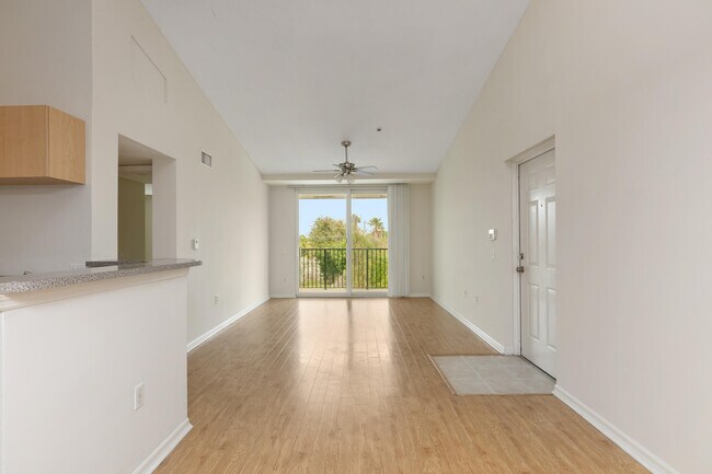 Building Photo - 319 Villa Cir