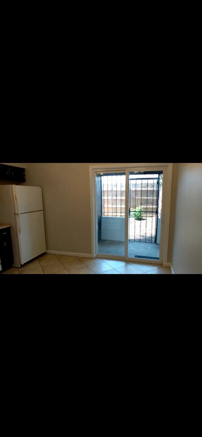 Building Photo - 1714 SW 68th Terrace