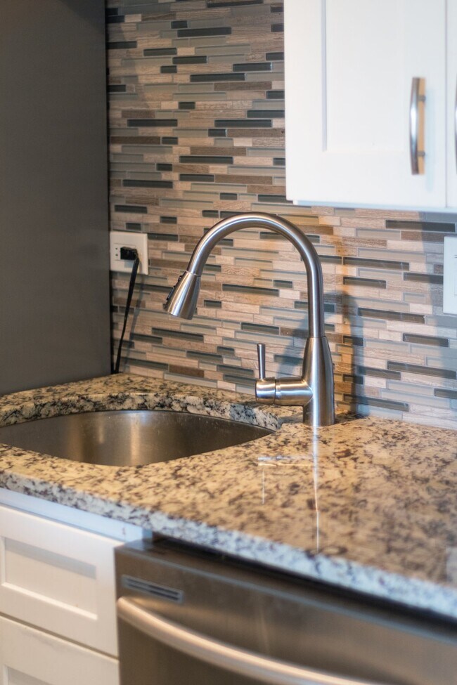 Building Photo - 4800 Hale Pky