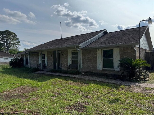 Primary Photo - 11213 Lilleux Rd