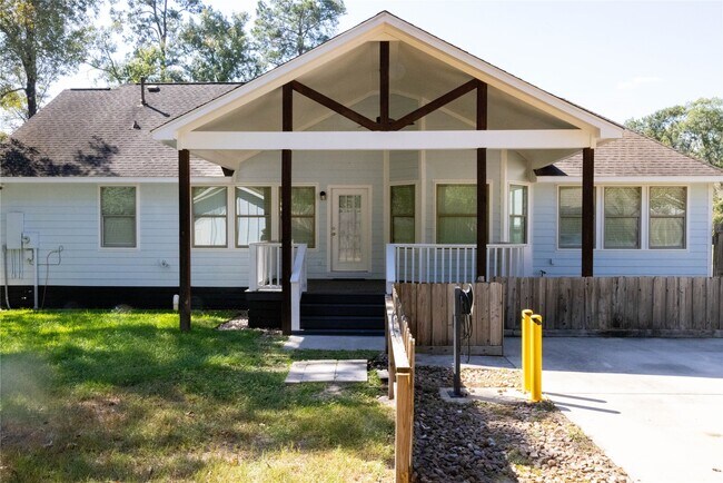 Building Photo - 17023 Lexington Dr