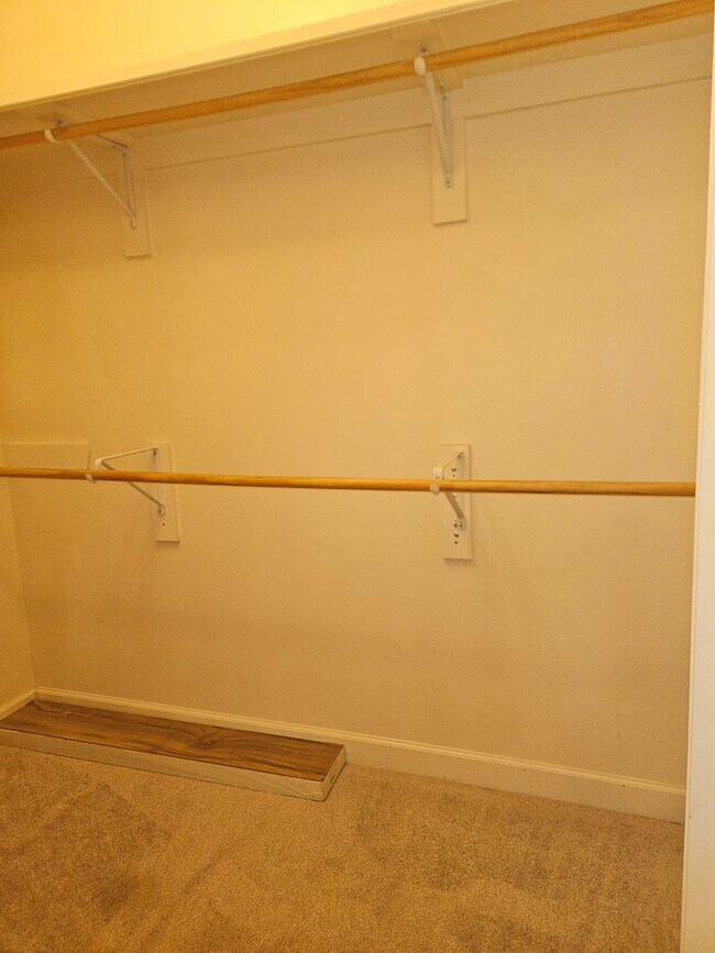 Building Photo - Stunning Executive Custom Built Home with Elite Appliances