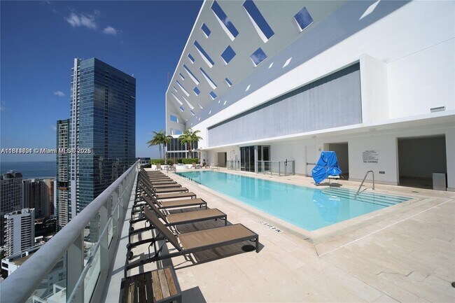 Building Photo - 1300 Brickell Bay Dr