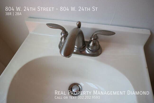 Building Photo - 804 W 24th St
