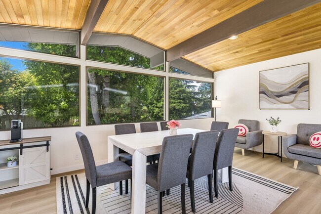 Building Photo - 12527 SE 52nd St