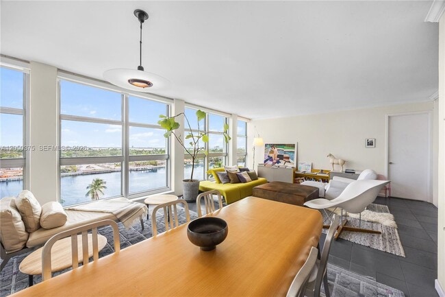 Building Photo - 5055 Collins Ave