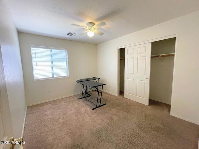 Building Photo - 44147 W Snow Dr