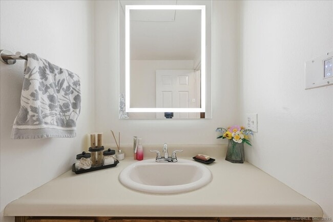 Building Photo - 198 Dartmouth Dr