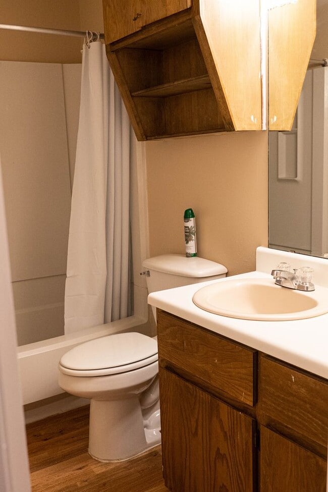 Building Photo - Waco Casablanca Condo!