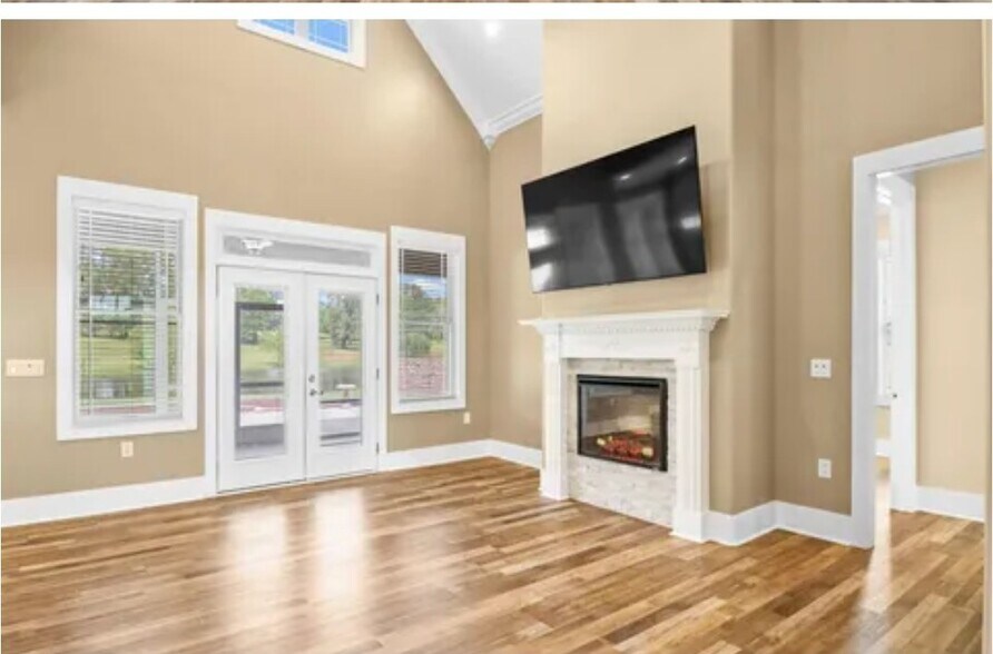 Building Photo - 3023 Marina Dr