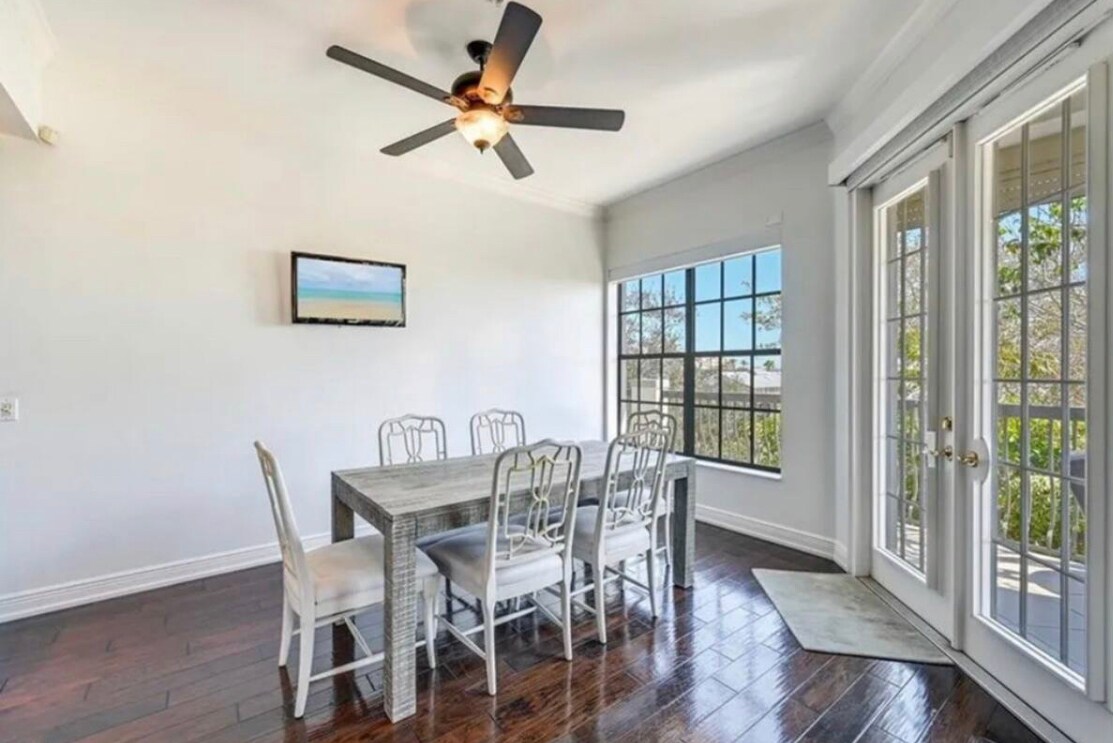 Dining - 705 10th St S