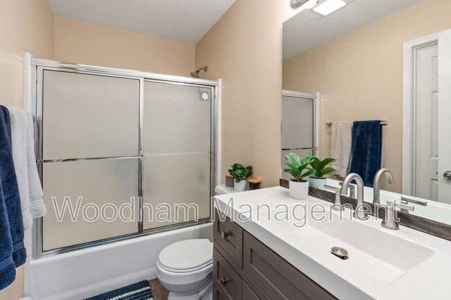 Building Photo - 306 Golden Valley Dr