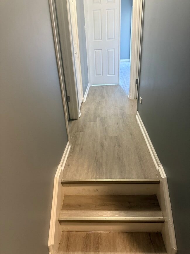 Building Photo - 1319 Kingsbury Dr